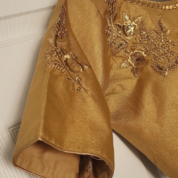 Brand new gold saree blouse with zari thread embroidery and dori. - Picture 4 of 7